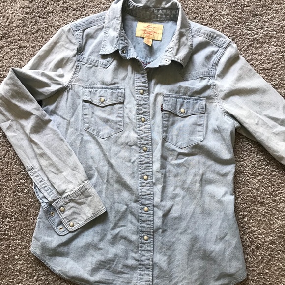 Levi's Tops - 🇺🇸SALE 🇺🇸 | Levi’s | button up denim shirt